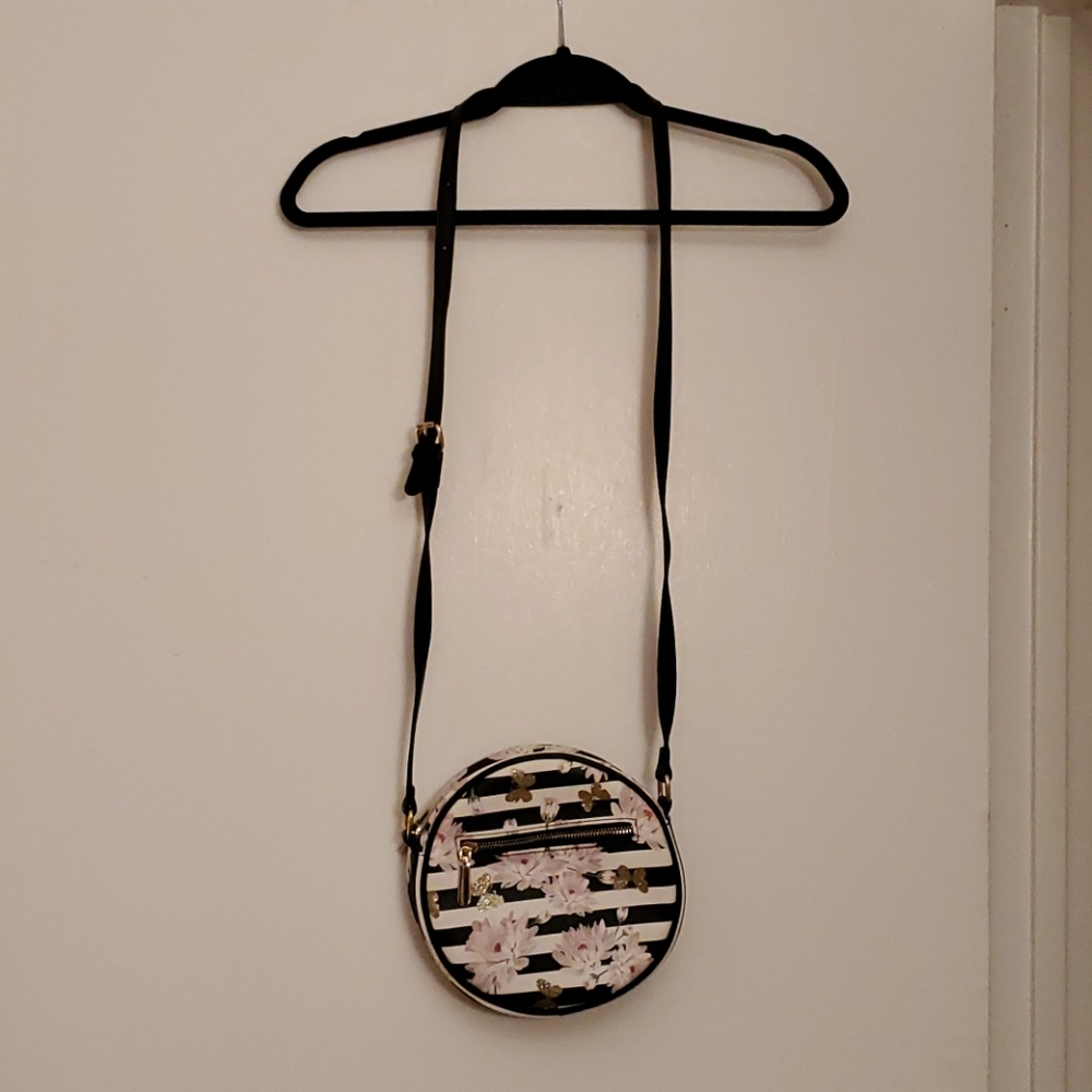 Charming Charlie round crossbody